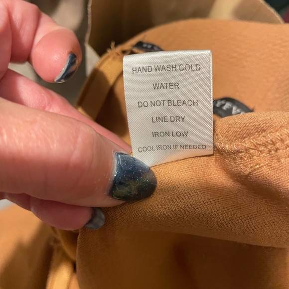 HyFve•Small•Brown•Paper Bag Waist•Slim Leg• Zipper Back•Pockets• 26.5” Inseam - Picture 8 of 8